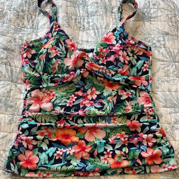 Tommy Bahama twist top SZ L bottoms SZ M Flower 🌺 - Picture 3 of 7